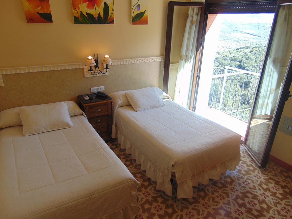 Hotel Sierra De Araceli Лусена Екстер'єр фото