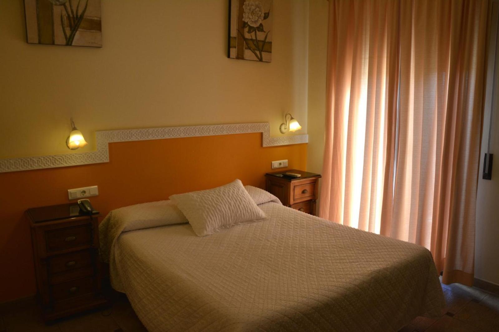 Hotel Sierra De Araceli Лусена Екстер'єр фото